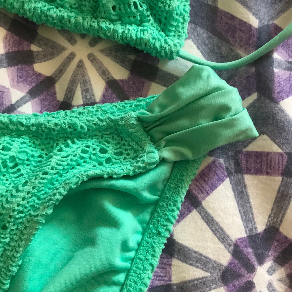 Bikini - Picture 2 of 7